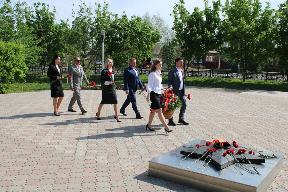 Возложение цветов...